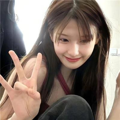 泳池里的女人